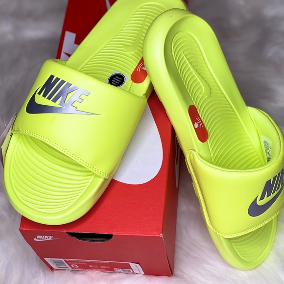 nike victori one slide volt